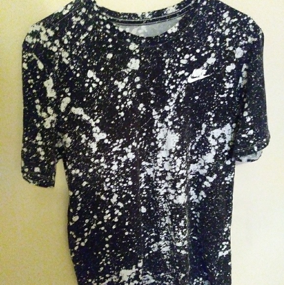 Nike Other - Nike paint splatter shirt